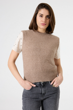 Lade das Bild in den Galerie-Viewer, Taupefarbener Pullunder in Wollstrick mit Rundhals, Wunderwerk Oldenburg