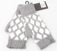 Lade das Bild in den Galerie-Viewer, Handstulpe mit Rautenmuster in grau offwhite Wunderwerk Oldenburg