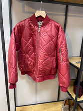 Lade das Bild in den Galerie-Viewer, Steppblouson