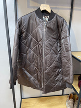 Lade das Bild in den Galerie-Viewer, Steppjacke