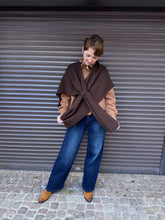 Lade das Bild in den Galerie-Viewer, Gina Poncho