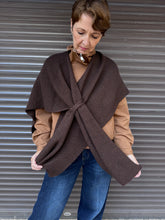 Lade das Bild in den Galerie-Viewer, Gina Poncho