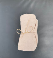 Lade das Bild in den Galerie-Viewer, Schal Lilly