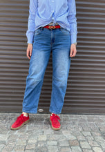 Lade das Bild in den Galerie-Viewer, Esvivid Relaxed Fit Jeans