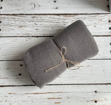 Lade das Bild in den Galerie-Viewer, Schal Lilly