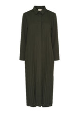 Lade das Bild in den Galerie-Viewer, Dunkelgrünes  Plissekkleid in Midilänge mit Hemdkragen, Wunderwerk Oldenburg