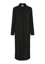 Lade das Bild in den Galerie-Viewer, schwarzes Plissekkleid in Midilänge mit Hemdkragen, Wunderwerk Oldenburg
