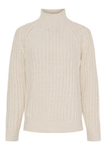 Lade das Bild in den Galerie-Viewer, Strickpullover mit kleinem Stehkragen in offwhite Wunderwerk Oldenburg