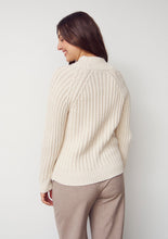 Lade das Bild in den Galerie-Viewer, Strickpullover mit kleinem Stehkragen in offwhite Wunderwerk Oldenburg