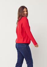 Lade das Bild in den Galerie-Viewer, Roter Strickpullover mit Stehkragen, Rippoptik am Kragen und Ärmel, Wunderwerk Oldenburg