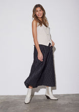 Lade das Bild in den Galerie-Viewer, Festlicher 3D Midirock in schwarz, Wunderwerk Oldenburg