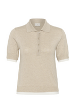 Lade das Bild in den Galerie-Viewer, Sandfarbener Polo Kurzarmpullover mit weißem Kontraststreifen am Saum und Ärmelabschluss, Wunderwerk Oldenburg