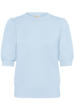 Lade das Bild in den Galerie-Viewer, hellblauerfarbener Kurzarmpullover mit Rundhals und kleine Puffärmeln Wunderwerk Oldenburg