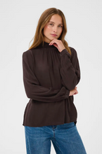 Lade das Bild in den Galerie-Viewer, Dunkelbraune Bluse mit kleinem gerafften Stehkragen, Wunderwerk Oldenburg