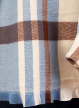 Lade das Bild in den Galerie-Viewer, Karoschal in blau gehalten, Wunderwerk Oldenburg