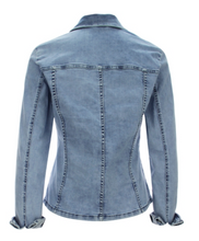 Lade das Bild in den Galerie-Viewer, Klassische hellblaue Jeansjacke, Wunderwerk Oldenburg