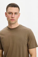 Lade das Bild in den Galerie-Viewer, cappucinofarbenes T-Shirt mit Rundhals Wunderwerk Oldenburg
