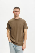 Lade das Bild in den Galerie-Viewer, cappucinofarbenes T-Shirt mit Rundhals Wunderwerk Oldenburg