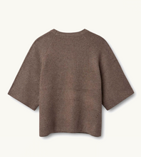 Lade das Bild in den Galerie-Viewer, Cappucinofarbener Pullover mit Rundhals und 3/4 Ärmeln Wunderwerk Oldenburg
