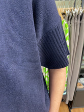 Lade das Bild in den Galerie-Viewer, Kurzarmpullover Turtleneck in der Farbe dunkelblau Wunderwerk Oldenburg