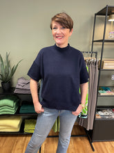 Lade das Bild in den Galerie-Viewer, Kurzarmpullover Turtleneck in der Farbe dunkelblau Wunderwerk Oldenburg