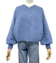 Lade das Bild in den Galerie-Viewer, Jeansfarbener Cardigan mit Reißverschluss in verkürzter Form Wunderwerk Oldenburg