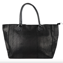 Lade das Bild in den Galerie-Viewer, Schwarzer Ledershopper mit animalprägung, Wunderwerk Oldenburg