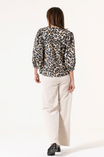 Lade das Bild in den Galerie-Viewer, Leobluse mit weiten verkürzten Ärmeln und Rundhalsausschnitt, Wunderwerk Oldenburg