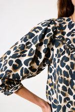 Lade das Bild in den Galerie-Viewer, Leobluse mit weiten verkürzten Ärmeln und Rundhalsausschnitt, Wunderwerk Oldenburg