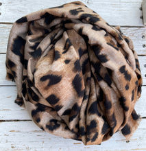 Lade das Bild in den Galerie-Viewer, Leoschal in Camel Wunderwerk Oldenburg