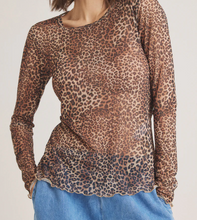 Lade das Bild in den Galerie-Viewer, Transparentes braunes Leo Langarmshirt mit Rundhals und Rollkante am Saum, Wunderwerk Oldenburg