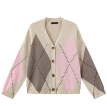 Lade das Bild in den Galerie-Viewer, Lockere Strickjacke mit V-Ausschnitt und der markante Knopfleiste in beige Wunderwerk Oldenburg