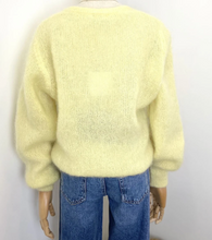 Lade das Bild in den Galerie-Viewer, Zitronengelber Mohair Cardigan mit Knöpfen, Wunderwerk Oldenburg