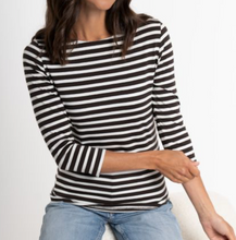 Lade das Bild in den Galerie-Viewer, Gestreiftes Shirt mit 3/4 Arm und Rundhals in der Farbe espresso-offwhite, Wunderwerk Oldenburg