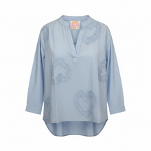 Lade das Bild in den Galerie-Viewer, Bluse mit Herz Details