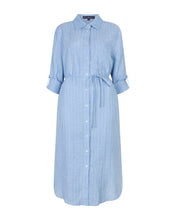 Lade das Bild in den Galerie-Viewer, langen Hellblaues Leinenkleid mit weißen zarten Streifen und Knopfverschluss sowie Hemdkragen, Wunderwerk Oldenburg