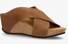 Lade das Bild in den Galerie-Viewer, Camelfarbene Sandale mit Keilabsatz, Wunderwerk Oldenburg