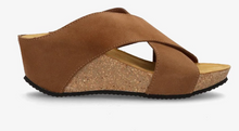 Lade das Bild in den Galerie-Viewer, Camelfarbene Sandale mit Keilabsatz, Wunderwerk Oldenburg