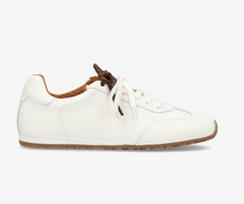 Lade das Bild in den Galerie-Viewer, Weiße Sneaker mit brauner Sohle und schmal und schlichtes Design Wunderwerk Oldenburg