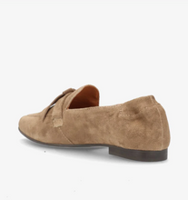 Lade das Bild in den Galerie-Viewer, Taupefarbener Nubuk Slipper mit kleinem Schleifendetails. Spitzzulaufend, Wunderwerk Oldenburg