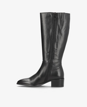 Lade das Bild in den Galerie-Viewer, schwarzer Long Stiefel mit Reißverschluss an der Innenseite Wunderwerk Oldenburg