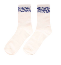 Lade das Bild in den Galerie-Viewer, weiße Socken mit Leostreifen in blau, Wunderwerk Oldenburg