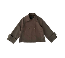 Lade das Bild in den Galerie-Viewer, Zweireihiger kurzer Trenchcoat in cookie brown Wunderwerk Oldenburg
