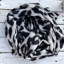 Lade das Bild in den Galerie-Viewer, Winter Leoschal in verschiedenen Farben, Wunderwerk Oldenburg