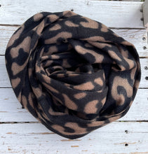 Lade das Bild in den Galerie-Viewer, Winter Leoschal in verschiedenen Farben, Wunderwerk Oldenburg