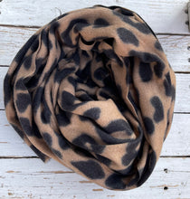 Lade das Bild in den Galerie-Viewer, Winter Leoschal in verschiedenen Farben, Wunderwerk Oldenburg