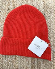 Lade das Bild in den Galerie-Viewer, Rote Wollmütze Wunderwerk Oldenburg