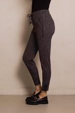 Lade das Bild in den Galerie-Viewer, Graue Jogpants im Zebradesign Wunderwerk Oldenburg