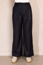 Lade das Bild in den Galerie-Viewer, Zhrill Hose Greta Nadelstreifen wunderwerk oldenburg