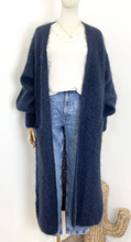 Lade das Bild in den Galerie-Viewer, dunkelblaue lange Strickjacke aus Mohair in einer Einheitsgröße